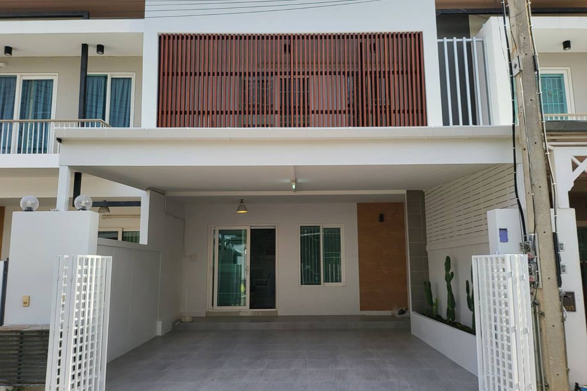 Townhome for rent/sale near the city. Mahidol Road