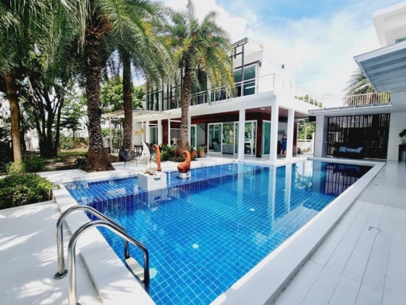 3-Bedroom Pool Villa for Rent in Hang Dong Zone