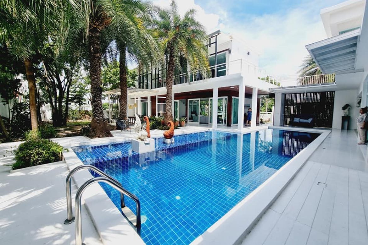 3-Bedroom Pool Villa for Rent in Hang Dong Zone