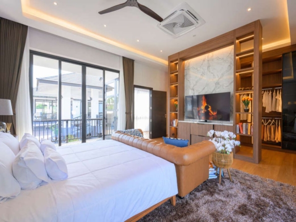 5 Bedrooms Luxury Classic Style Nestled in the vibrant heart of Chiang Mai-KMP-HSMC7064D