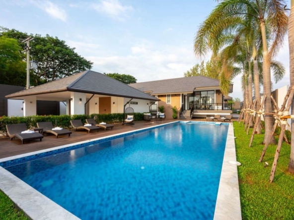 5 Bedrooms Luxury Classic Style Nestled in the vibrant heart of Chiang Mai-KMP-HSMC7064D