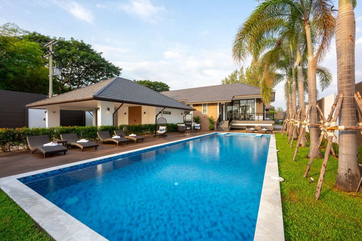 5 Bedrooms Luxury Classic Style Nestled in the vibrant heart of Chiang Mai-KMP-HSMC7064D