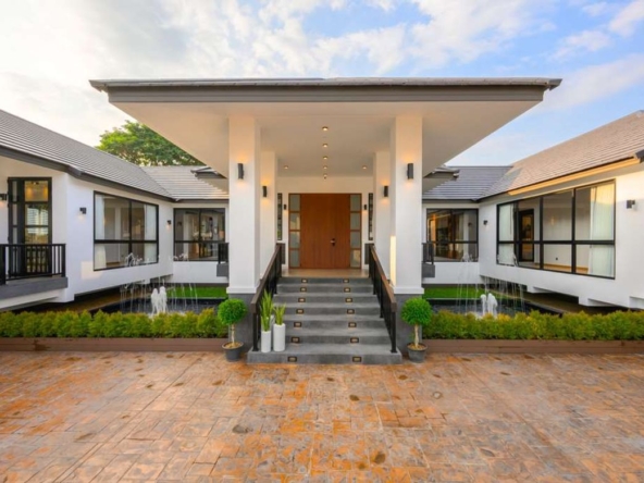 5 Bedrooms Luxury Classic Style Nestled in the vibrant heart of Chiang Mai-KMP-HSMC7064D