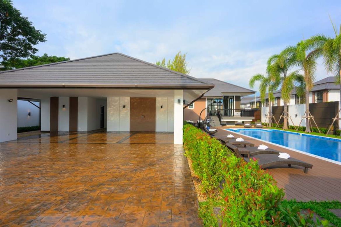 5 Bedrooms Luxury Classic Style Nestled in the vibrant heart of Chiang Mai-KMP-HSMC7064D