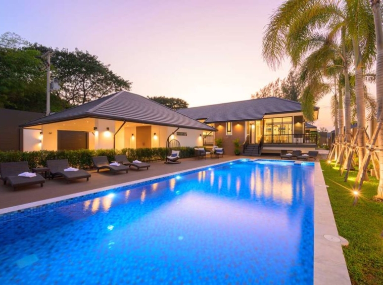 5 Bedrooms Luxury Classic Style Nestled in the vibrant heart of Chiang Mai-KMP-HSMC7064D