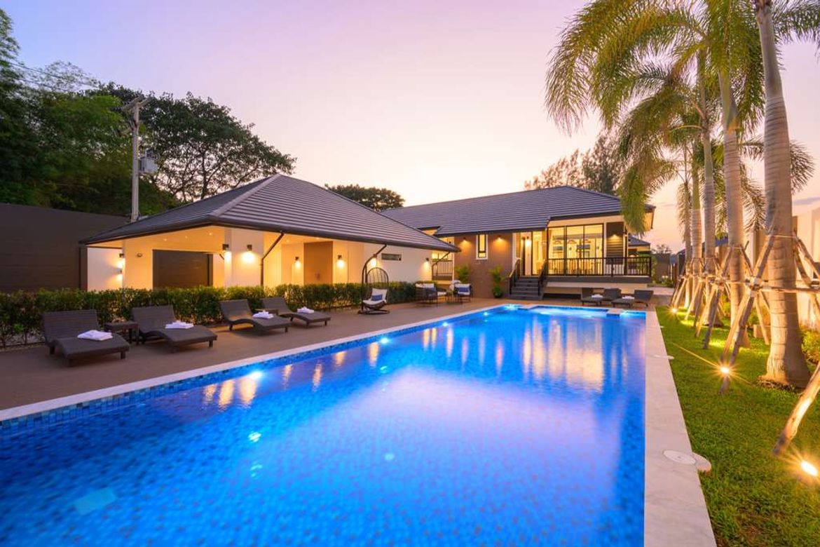 5 Bedrooms Luxury Classic Style Nestled in the vibrant heart of Chiang Mai-KMP-HSMC7064D