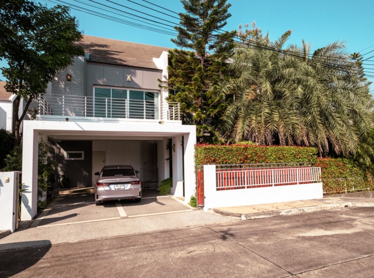 Elegant 3-Bedroom Home with Elevator and Modern Western Kitchen-TNP-D1184