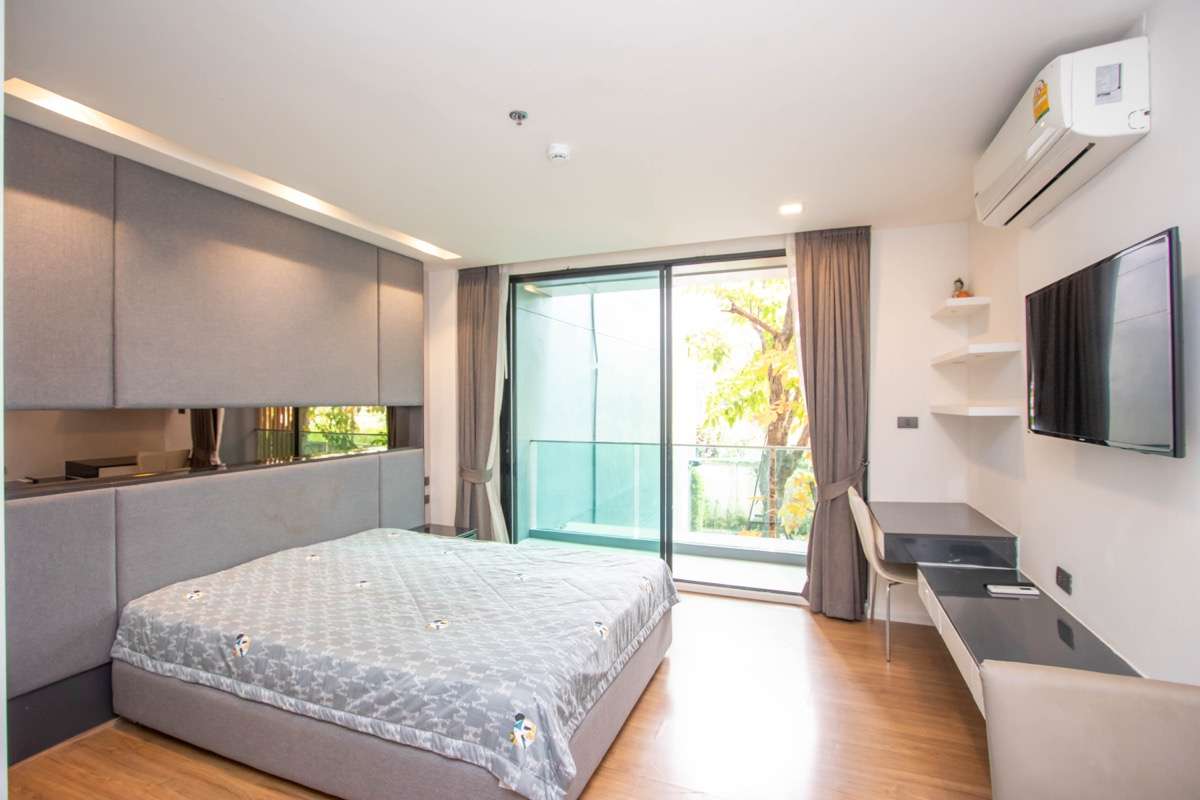 Modern Studio Condo for Sale at Star Hill Condominium