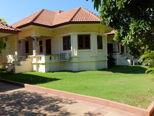 Immaculate 3 Bedroom Pool Villa For Sale in Sankamphaeng Chiang Mai-I-3303