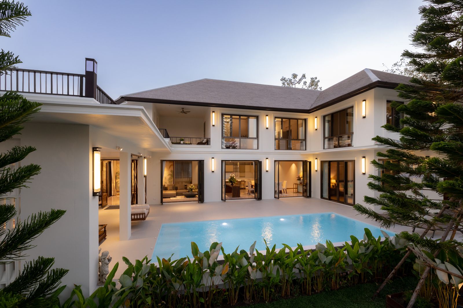 Luxury 5-Bedroom Villa with Private Pool in Saraphi