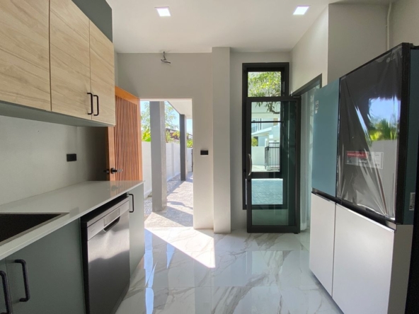 Modern 4 Bedroom House for Sale in Hang Dong-P-PHS1020