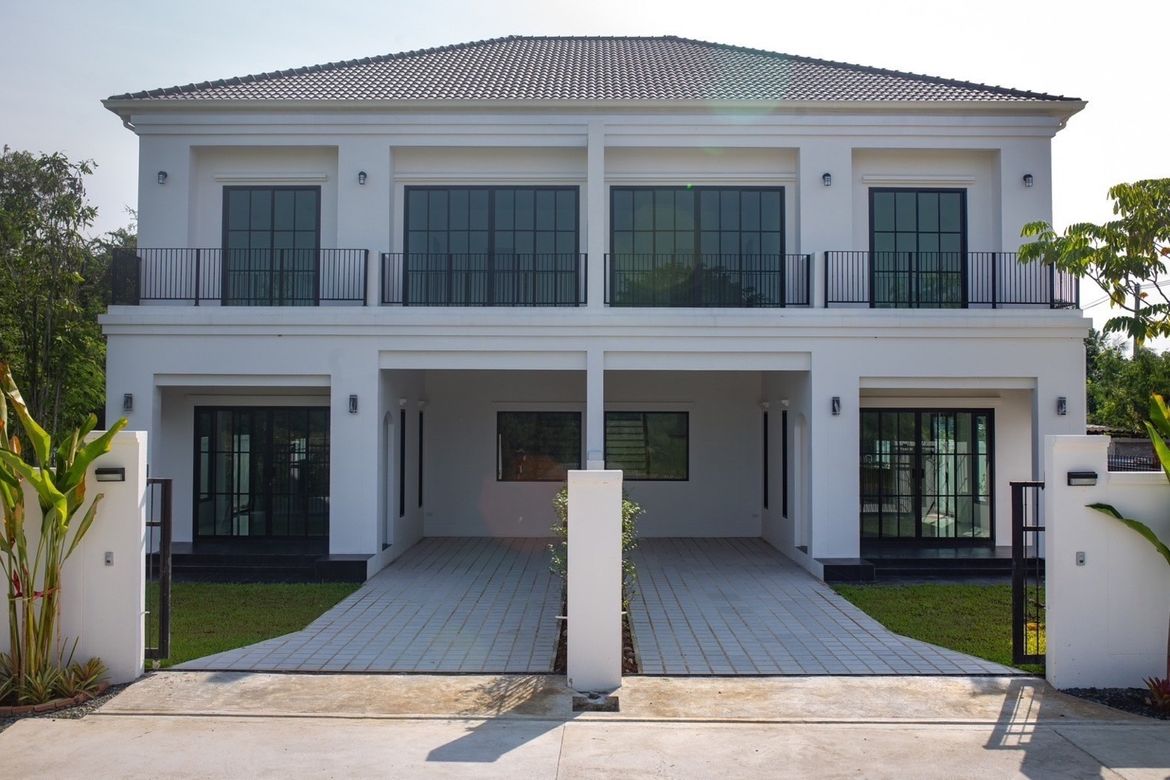 A brand new townhome 3 bed for sale in Sankhampeang, Chiang Mai