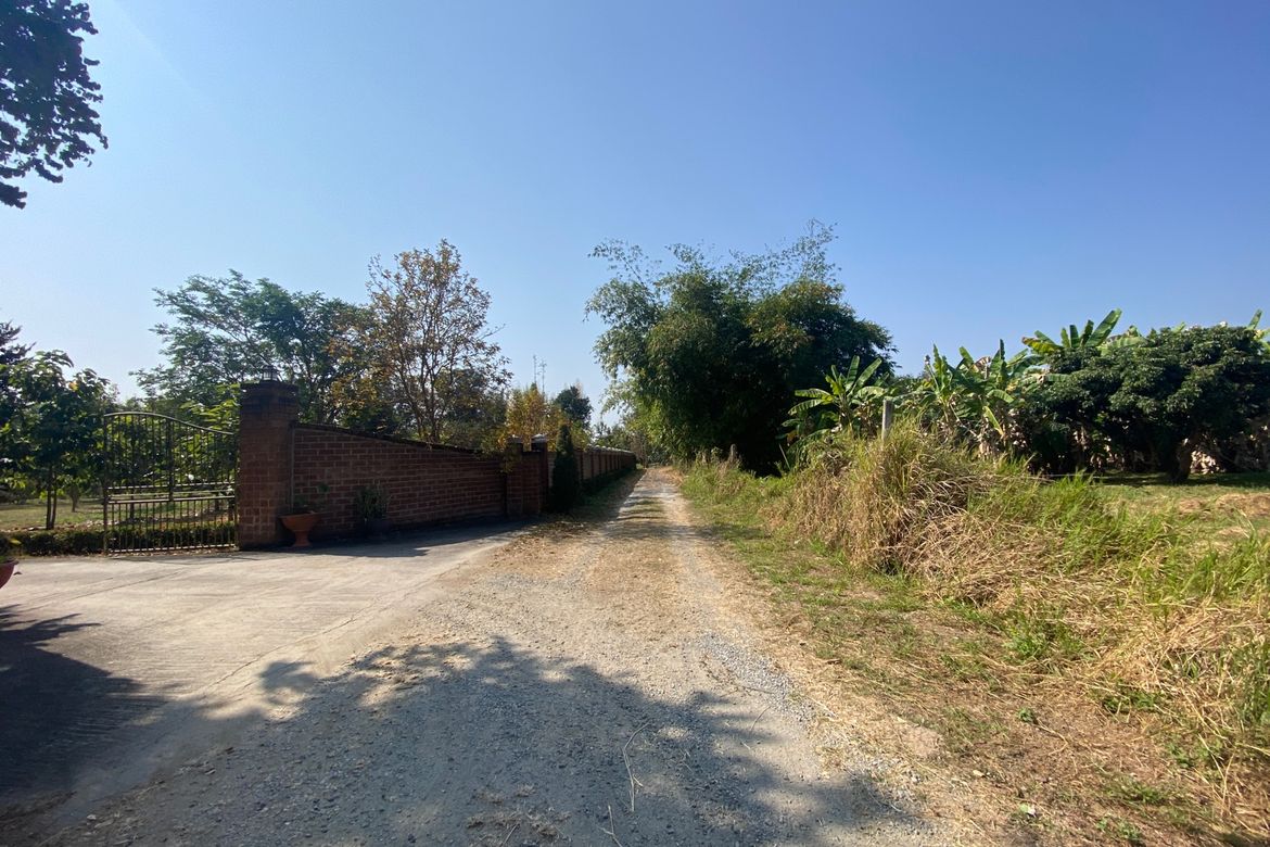 Land for sale of 18 rai plus in Nam Phrae, Hang Dong, Chiang Mai