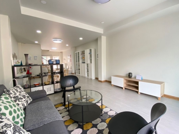 2 bed townhome for sale in Pa Ton