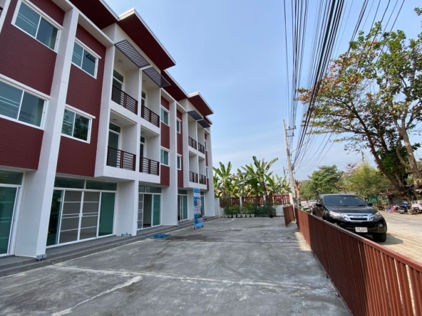 Brand new 3 bed townhome for sale in Chang Phuak Chiang Mai-P-PCCS766