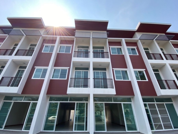 Brand new 3 bed townhome for sale in Chang Phuak Chiang Mai-P-PCCS766