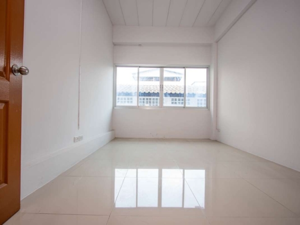 Versatile Three-Storey Townhouse/Home Business Unit in Santhitam-PH-CITY752