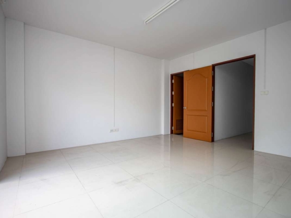 Versatile Three-Storey Townhouse/Home Business Unit in Santhitam-PH-CITY752