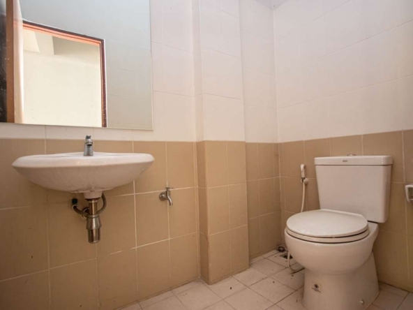 Versatile Three-Storey Townhouse/Home Business Unit in Santhitam-PH-CITY752