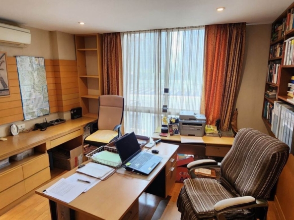 A large unit with 2 bed for sale in Chang Klan