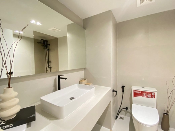 Newly renovated 1 bed unit for sale at Hillside 4
