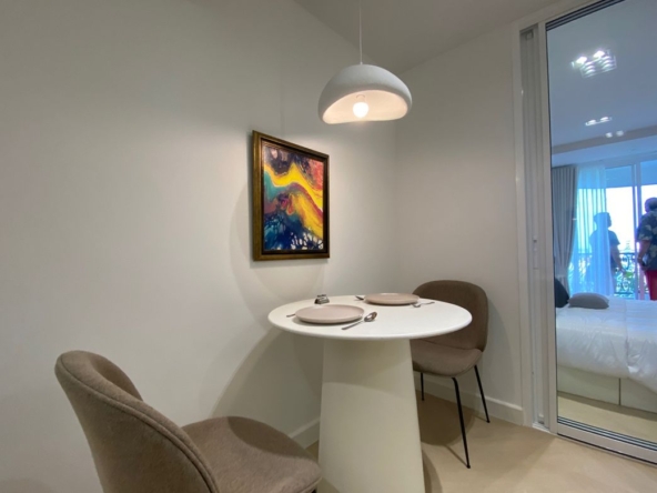 Newly renovated 1 bed unit for sale at Hillside 4