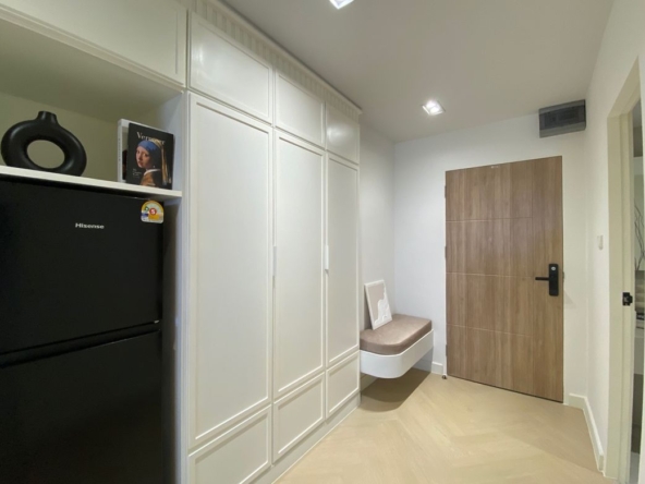 Newly renovated 1 bed unit for sale at Hillside 4