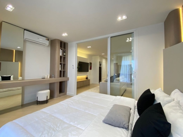 Newly renovated 1 bed unit for sale at Hillside 4