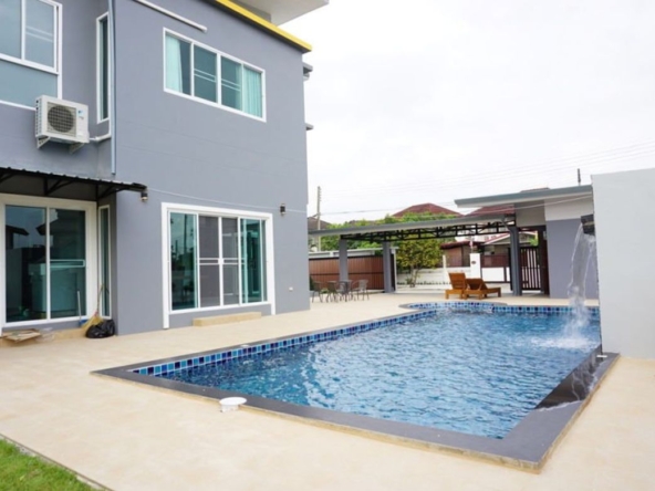 Brand new house with a private pool for rent in San Sai