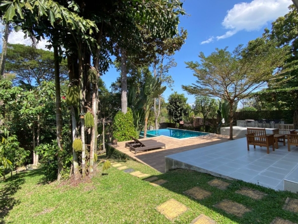 2 bed villa with a private pool for rent in Chang Kian