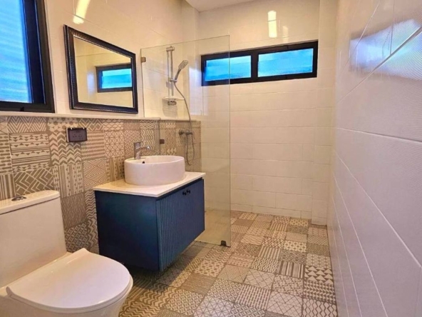 5 bed home with pool for rent in San Sai
