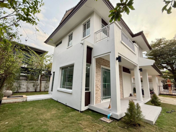 3 Bathrooms (ID: 682HS)-MR-682HS