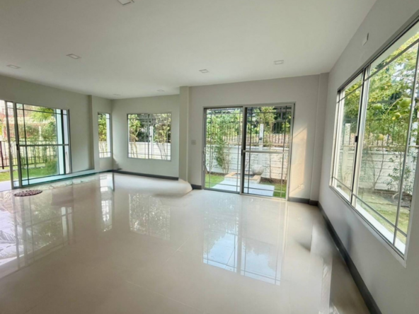 3 Bathrooms (ID: 682HS)-MR-682HS
