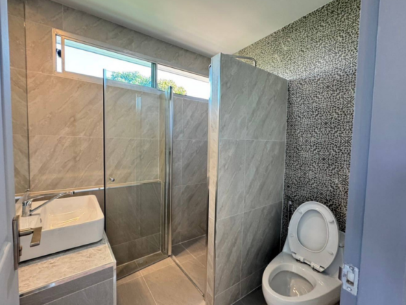 3 Bathrooms (ID: 682HS)-MR-682HS