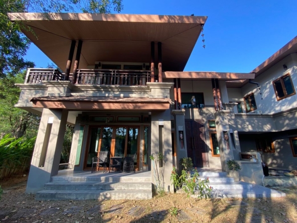 Luxurious home with private pool for sale in Hang Dong