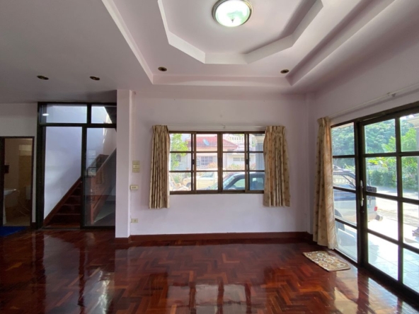 A family home 4 bed for sale in Muang Chiang Mai-P-PHS1055