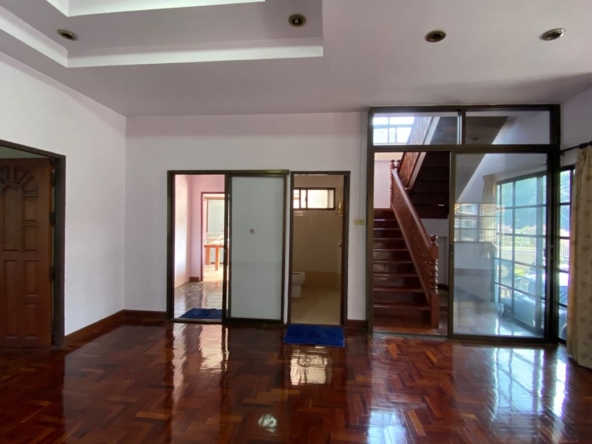 A family home 4 bed for sale in Muang Chiang Mai-P-PHS1055