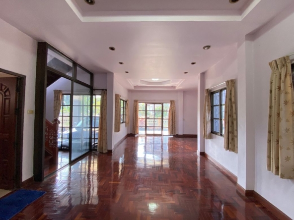 A family home 4 bed for sale in Muang Chiang Mai-P-PHS1055