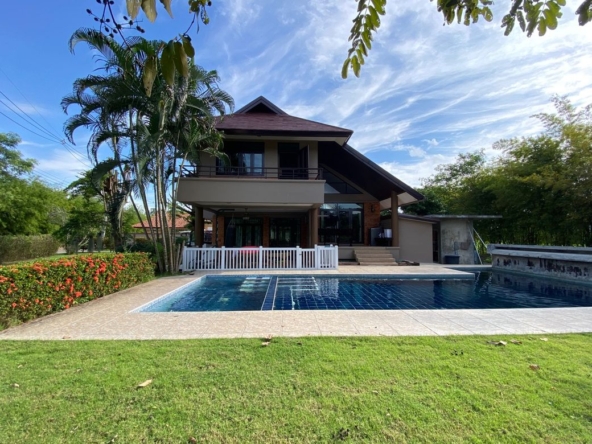 A pool villa with 2 bedroom house for rent or sale in Doi Saket