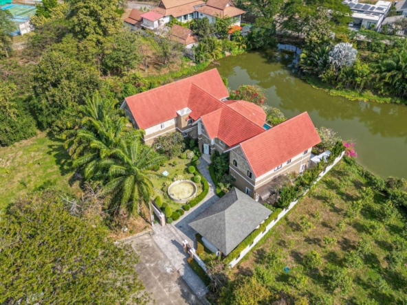 000m2 of Absolute Lake Front Living: See It To Believe It!-PH-DOIS192