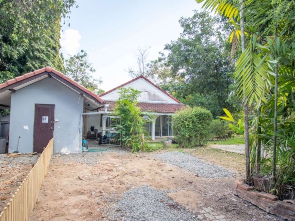 Land for Sale : Prime Location Near Wat Umong-PH-SUT096