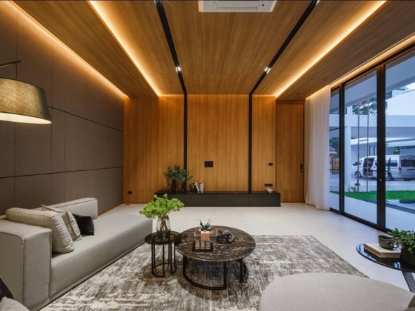 A luxury villa with pool for sale in Hang Dong