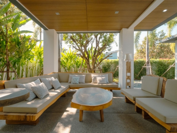 Stunning Outdoor Entertainment Area and Garden-TNP-D1196