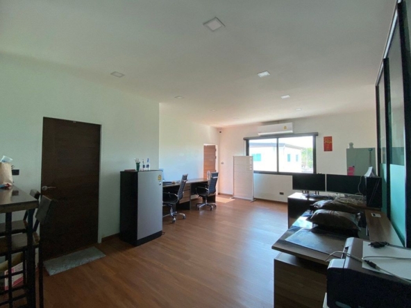 2 Bedroom Commercial for sale-CMB-CMB04512