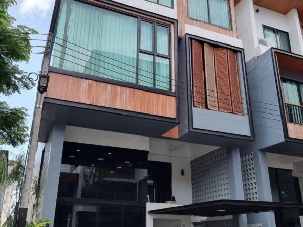 2 Bedroom Commercial for sale-CMB-CMB04512