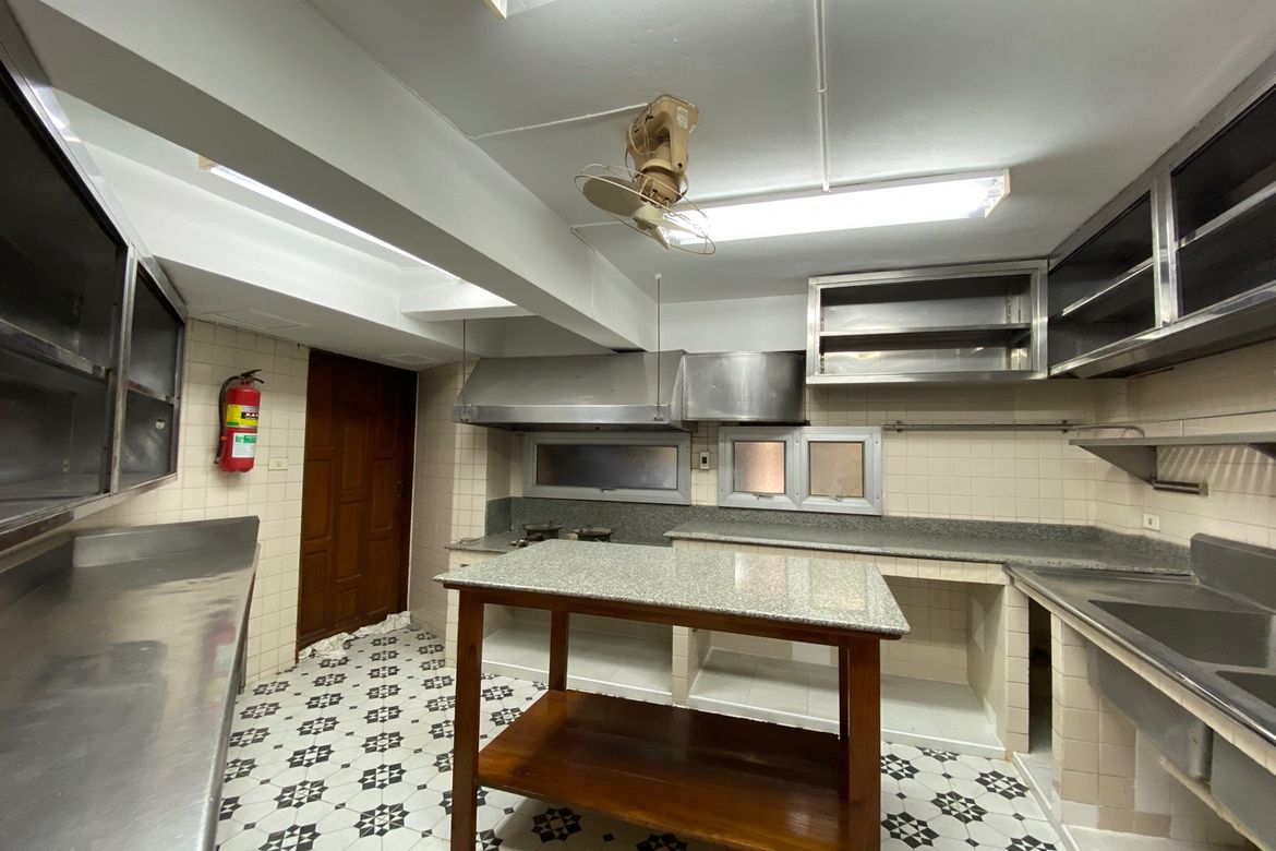 26 rooms hotel and 22 rooms mansion for sale in Muang Chiang Mai-P-PCCS1124