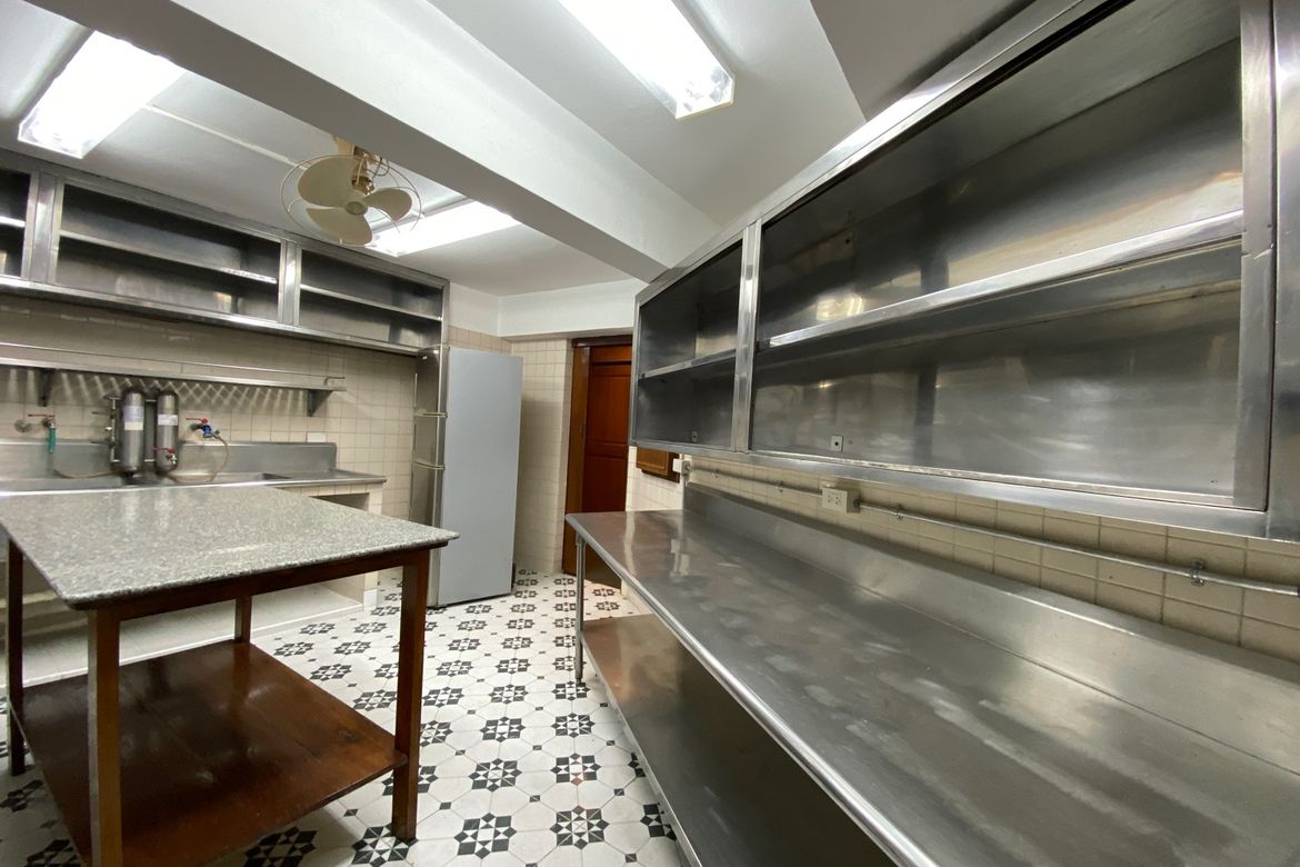 26 rooms hotel and 22 rooms mansion for sale in Muang Chiang Mai-P-PCCS1124