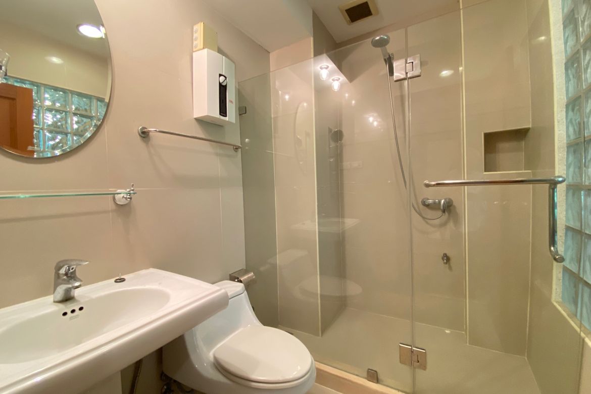 26 rooms hotel and 22 rooms mansion for sale in Muang Chiang Mai-P-PCCS1124