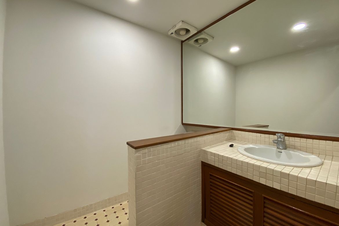26 rooms hotel and 22 rooms mansion for sale in Muang Chiang Mai-P-PCCS1124