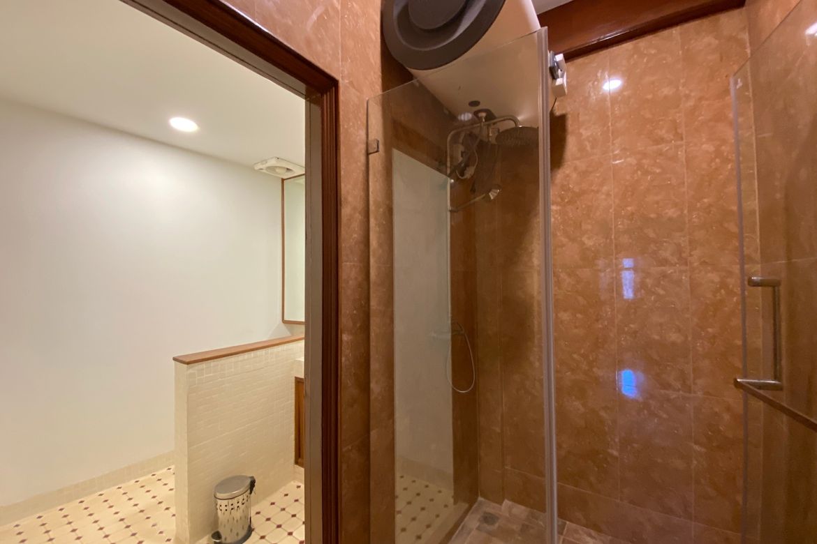 26 rooms hotel and 22 rooms mansion for sale in Muang Chiang Mai-P-PCCS1124